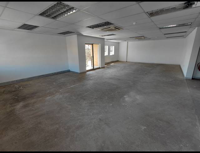 2,345M² OFFICE TO LET IN HALFWAY GARDENS